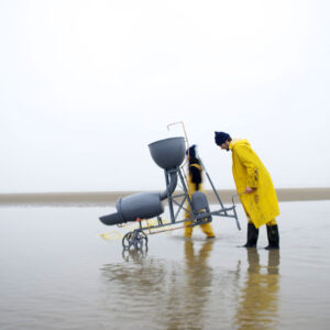 Studio Swine (Azusa Murakami / Alexander Groves): Sea Chair, 2011 (Film mit Juriaan Booij)